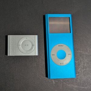 Lot Of 2 iPods (Nano & Shuffle) 2nd Gen For Parts Or Repair